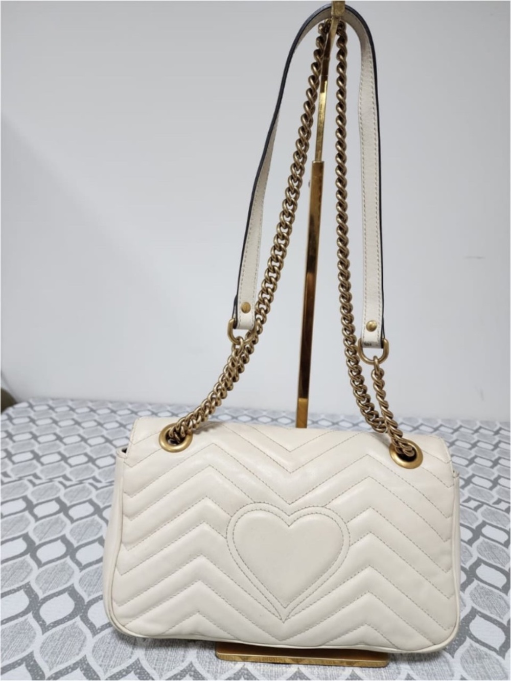 Authentic GUCCI Calfskin Matelasse Medium GG Marmont Shoulder Bag Cream - Picture 4 of 16